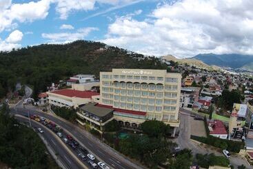 Отель Fortin Plaza