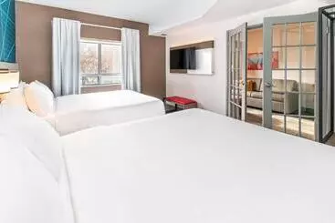 Отель Comfort Suites