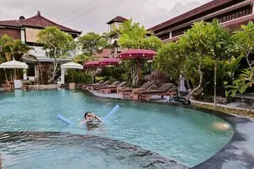 酒店 Berlian Beach Inn Kuta