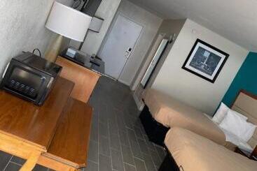 בית מלון כפרי Rodeway Inn