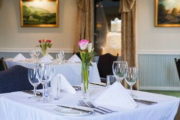 ホテル Bourne Hall Country