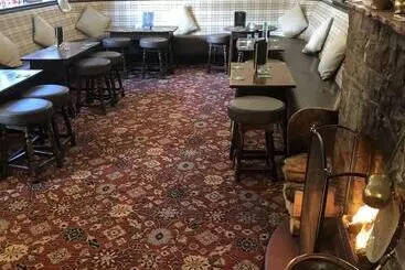 فندق The Dog & Partridge Country Inn