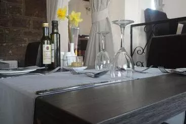 ホテル The Dog & Partridge Country Inn