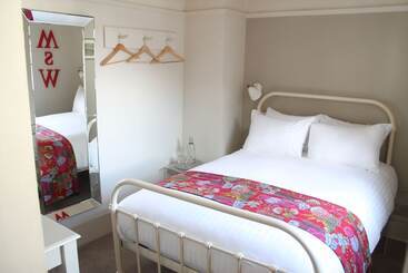 فندق The Ship Inn