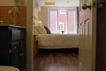 Hotel Bluenose Lodge