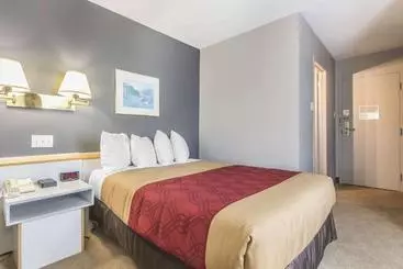 Отель Econo Lodge La Malbaie