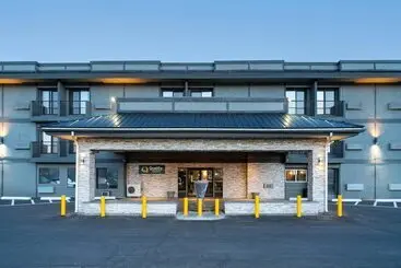 Hotel Quality Inn & Suites