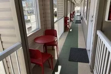 מוטל Monashee Lodge