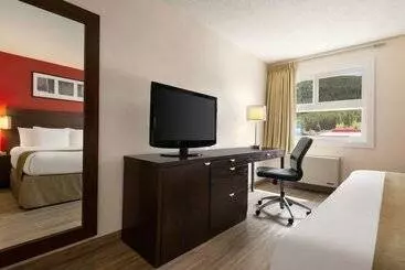 Motel Travelodge By Wyndham Blairmore