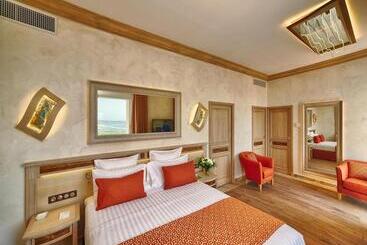 هتل Airelles Château De La Messardière