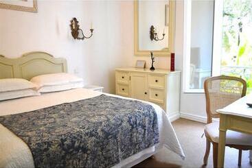 هتل Hôtel Les Mouettes   Teritoria