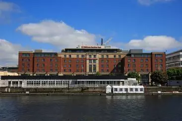 בית מלון כפרי Hilton Garden Inn Dublin City Centre