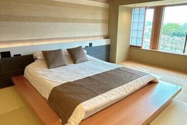 בית מלון כפרי Okayama Plaza