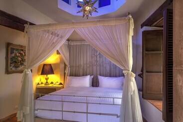 هتل Villa Santa Monica