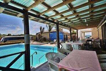 هتل Woodpecker Nakijin