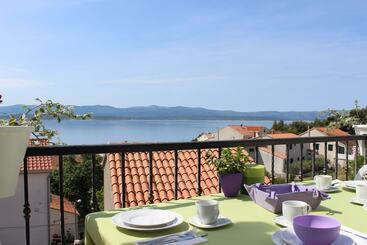 آپارتمان‌های توریست‌ها Apartments Valentina