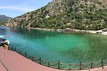 Hotel Nuri's Beach Bungalow