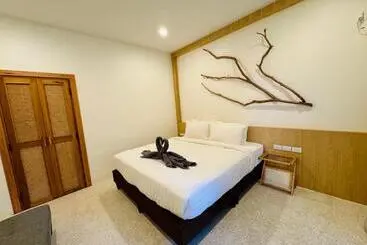 هتل Sunny Cove Beach Resort Koh Phayam