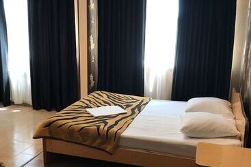 Pension (Hôtel basse catégorie) Elena Guest House