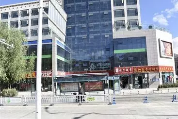 Hotel Lhasa Railway Station Magnolia