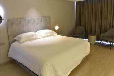 Hotel Lhasa Railway Station Magnolia