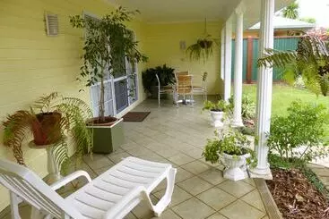 هتل Shiralee Executive Cottages