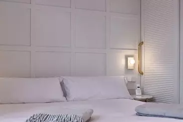 هتل Room Mate Cosmo - City Centre, Valencia