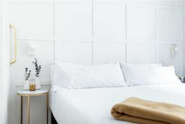 هتل Room Mate Cosmo - City Centre, Valencia