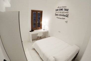 Mi Casa Inn   Residencia Gran Vía   Hostel