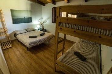 Twin Fin Surf Camp   Hostel