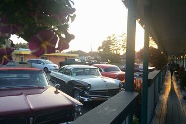 מוטל Mermaid Inn