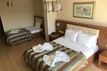 פונדק Emin Butik Otel Amasra