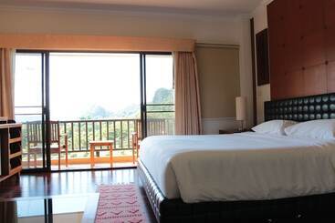 בית מלון כפרי Cabbages & Condoms Khaoyai Resort