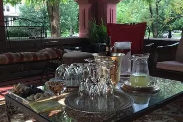 Hotelli Innbuffalo Off Elmwood