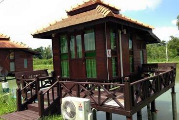 هتل Sarocha Resort Rayong