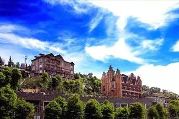 تختخواب و صبحانه Florence Resort Villa