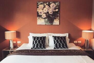 The Tamnan Pattaya Hotel & Resort