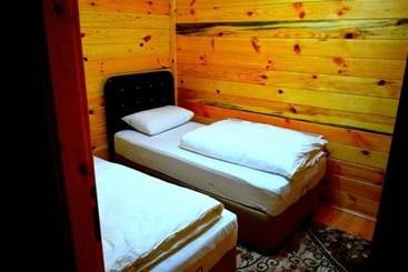 מלון דירות Ozturk Apart & Cafe