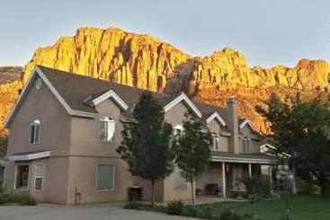 Majatalo Novel House Inn At Zion