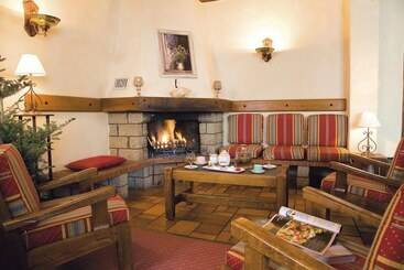 ホテル Hôtel Restaurant Spa Les Soldanelles