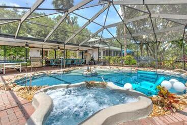 مبيت وإفطار Riverbend Retreat   Fla