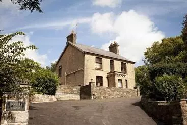 کلبه Bronllys Farm