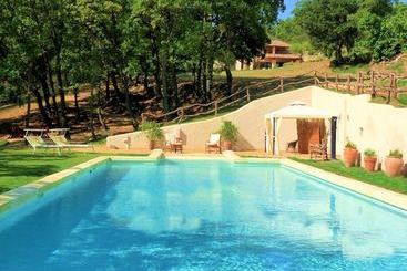 민박 Le Mas Sérénité