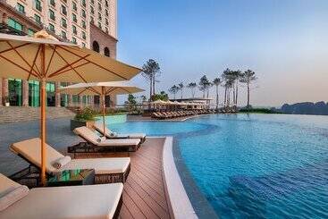 Flc Halong Bay Golf Club & Luxury Resort
