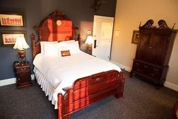 Gruene River Hotel & Retreat