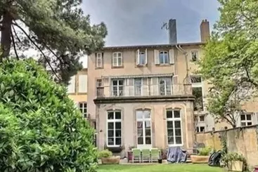 Majatalo Jacaranda De Banaudon