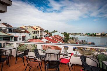 هتل Minh An Riverside Villa