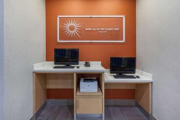 Отель La Quinta By Wyndham Houston East At Sheldon Rd