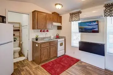 Hotelli Windmill Trailer Court Extended Stay Studios