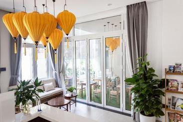 Mer Villa & Hotel Da Nang